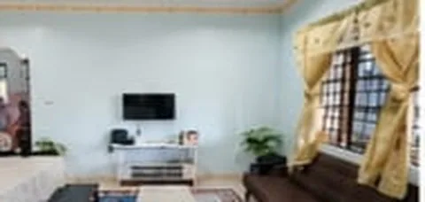 Living room of Homestay Benting Lintang with a sofa and table